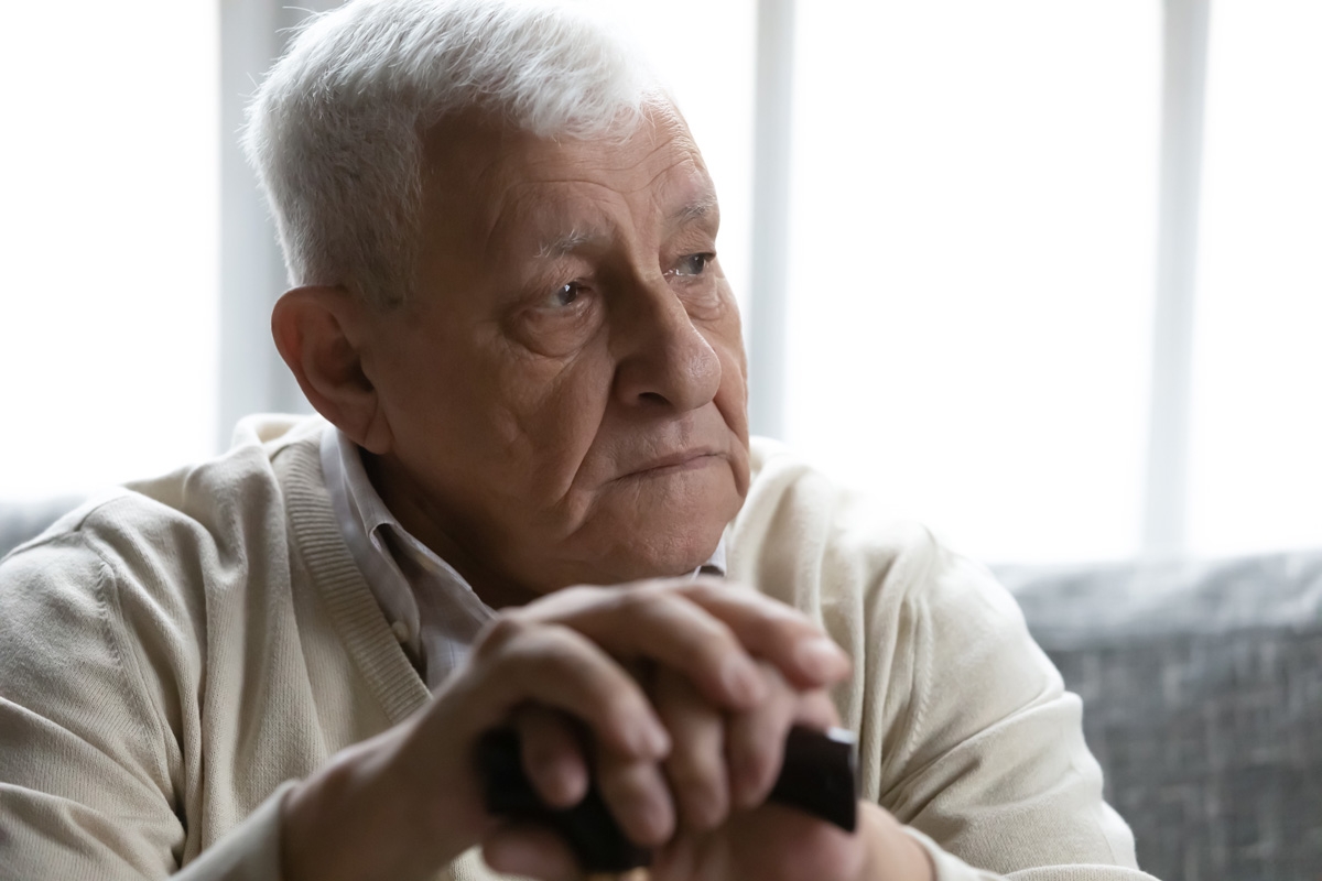 Imagen de un adulto mayor, la población más propensa a desarrollar SMD. 